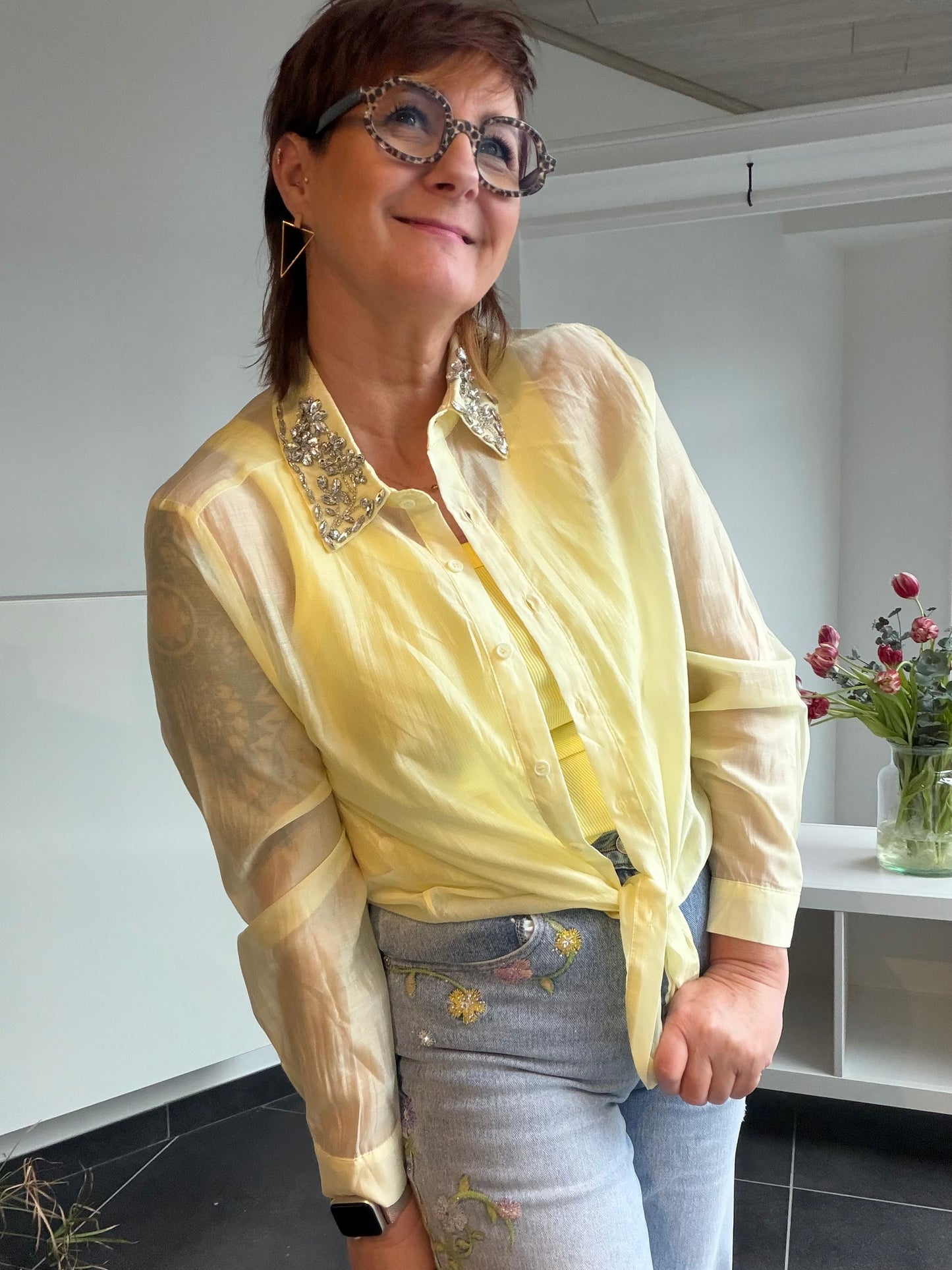 💛 Bloes met statementkraag – geel & roze
