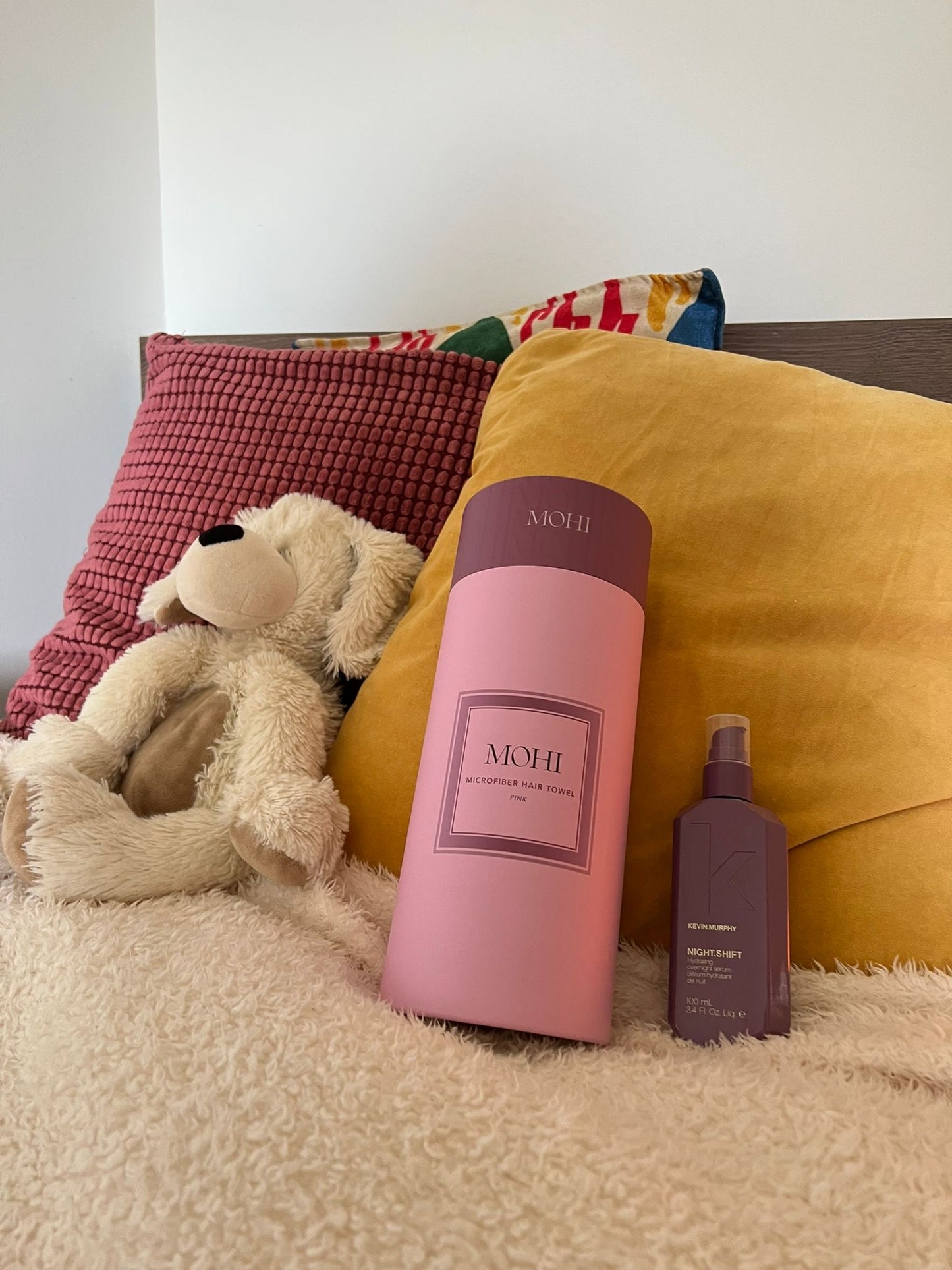 MOHI Microfiber Hair Towel – Pink Sneller droog haar. Minder pluizig. Meer glans.En dat voor maar €16 ✨