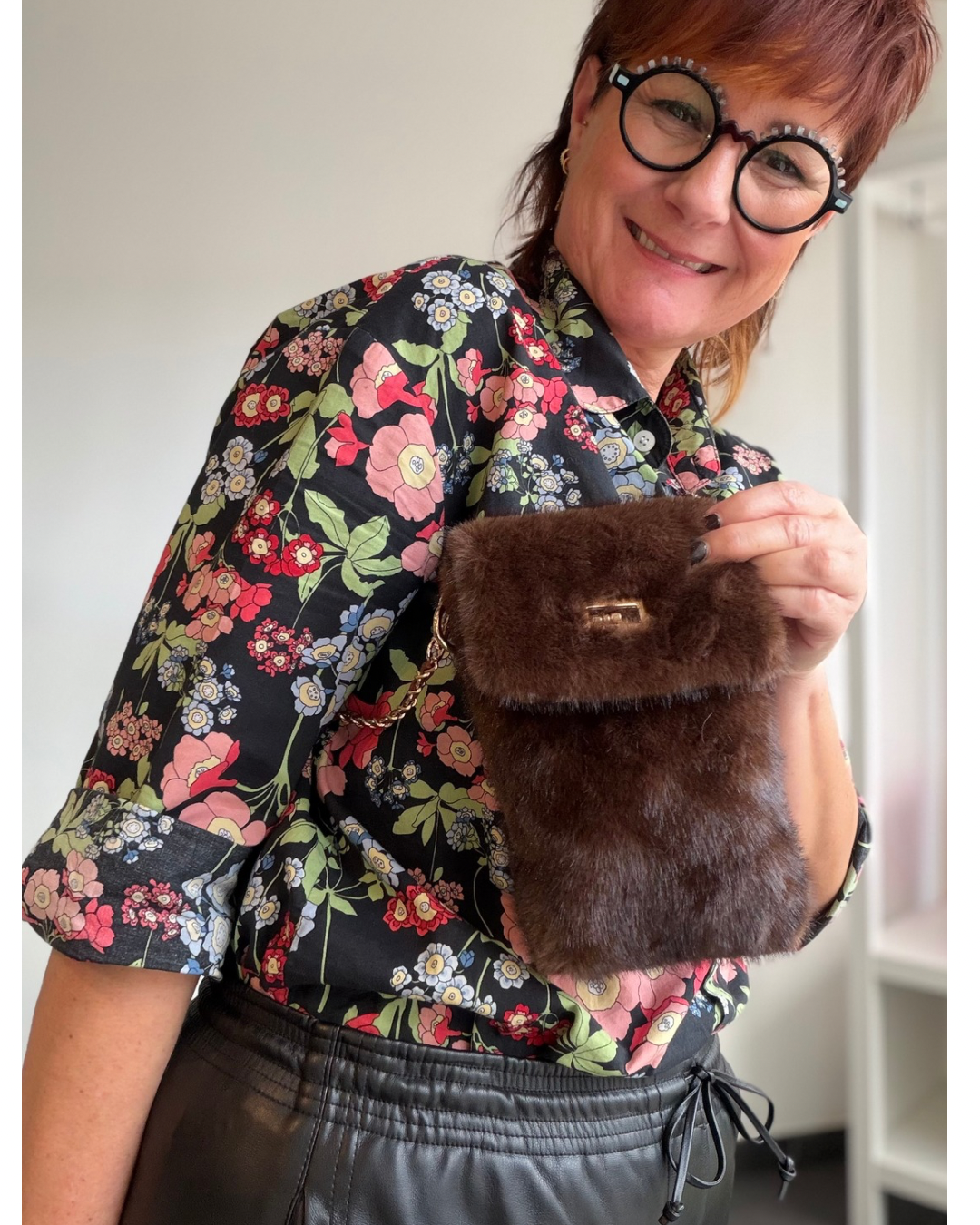 ✨ Fluffy GSM-Tasje – Handsfree, Stylish & Super Soft ✨