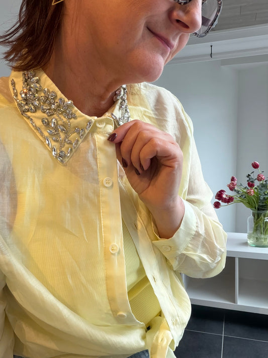 💛 Bloes met statementkraag – geel & roze